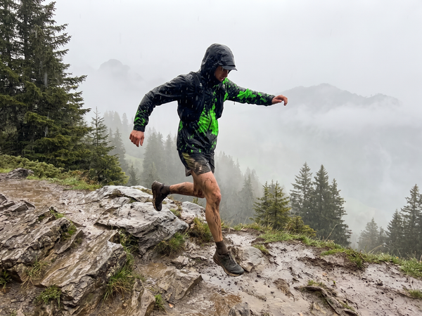 Runner RAINSHIFT sous la pluie